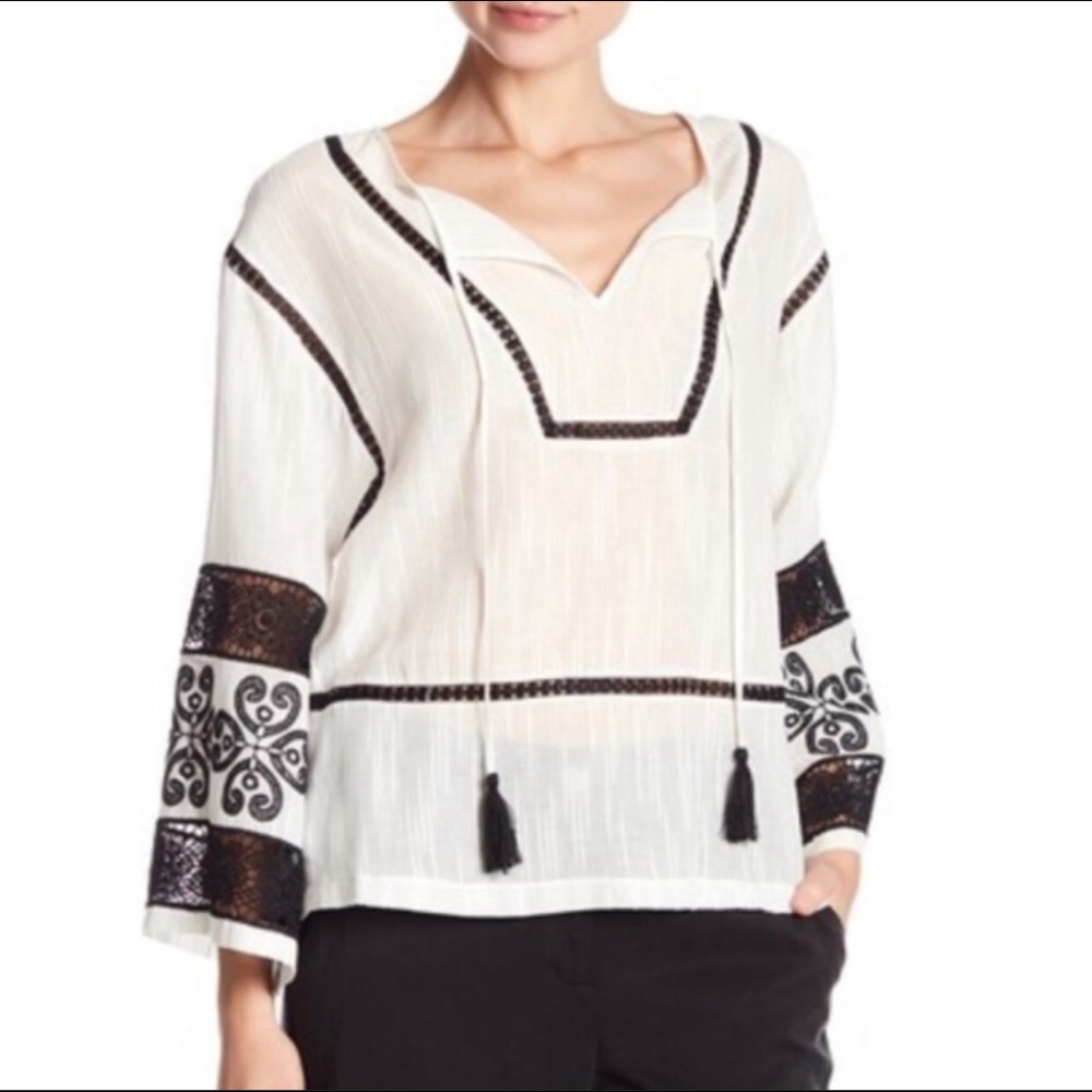 Laundry by Shelli Segal embroidered blouse